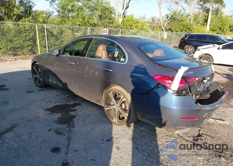 2025 Mercedes-Benz C 300 from USA, damaged, VIN W1KAF4GB8SR283284